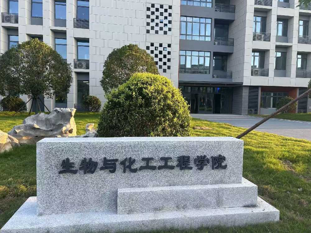巴彦淖尔扬州职业大学体育场高杆灯项目